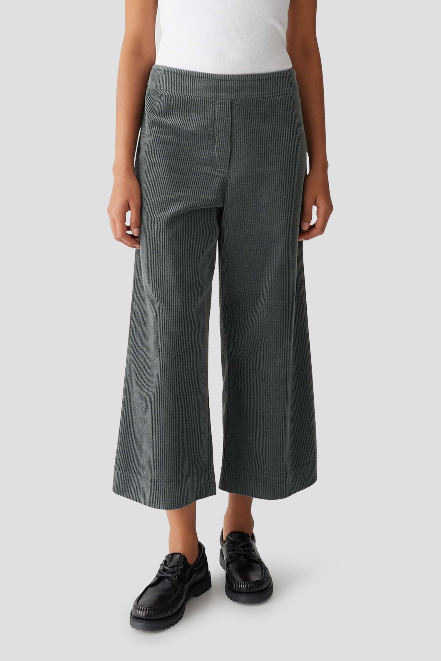 Voorkant van Wijde groene culotte in corduroy door Opus voor Dames