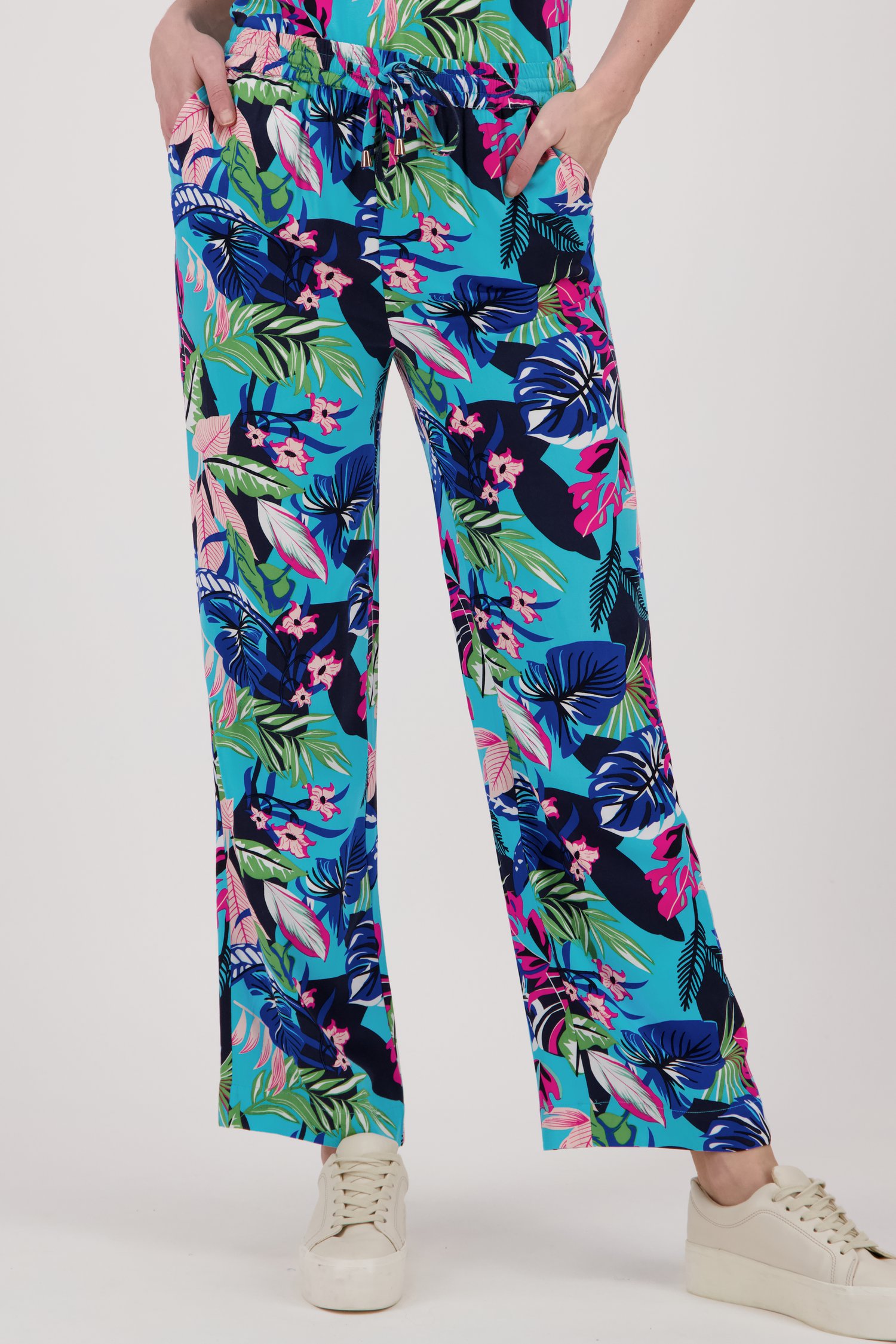 Wijde, turquoise broek met tropische print van Claude Arielle voor Dames