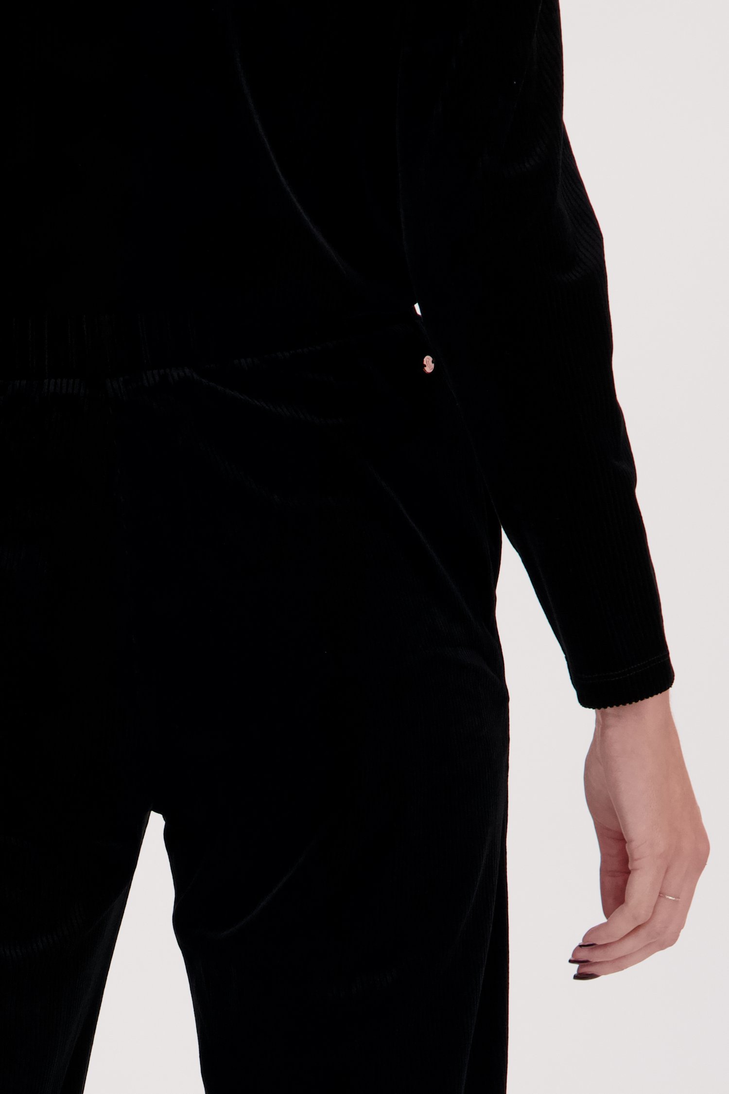 Wijde zwarte broek in glanzend ribfluweel van Claude Arielle voor Dames