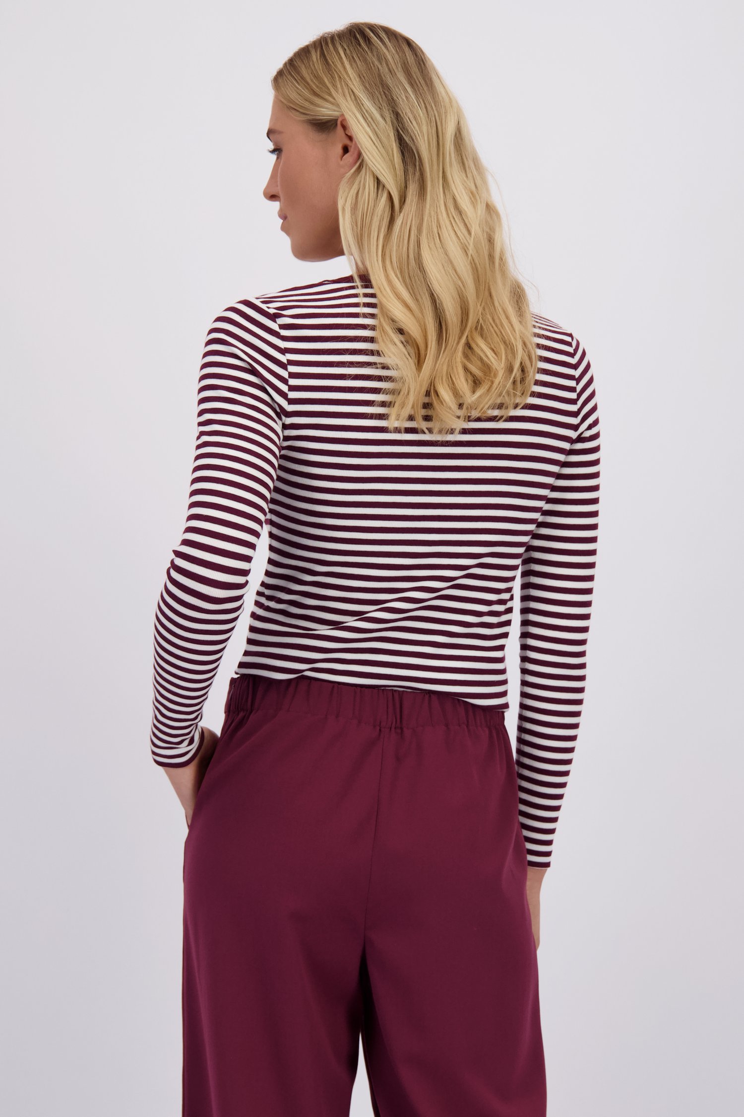Achterkant van Wit-bordeaux gestreept T-shirt met lange mouwen door Liberty Island voor Dames