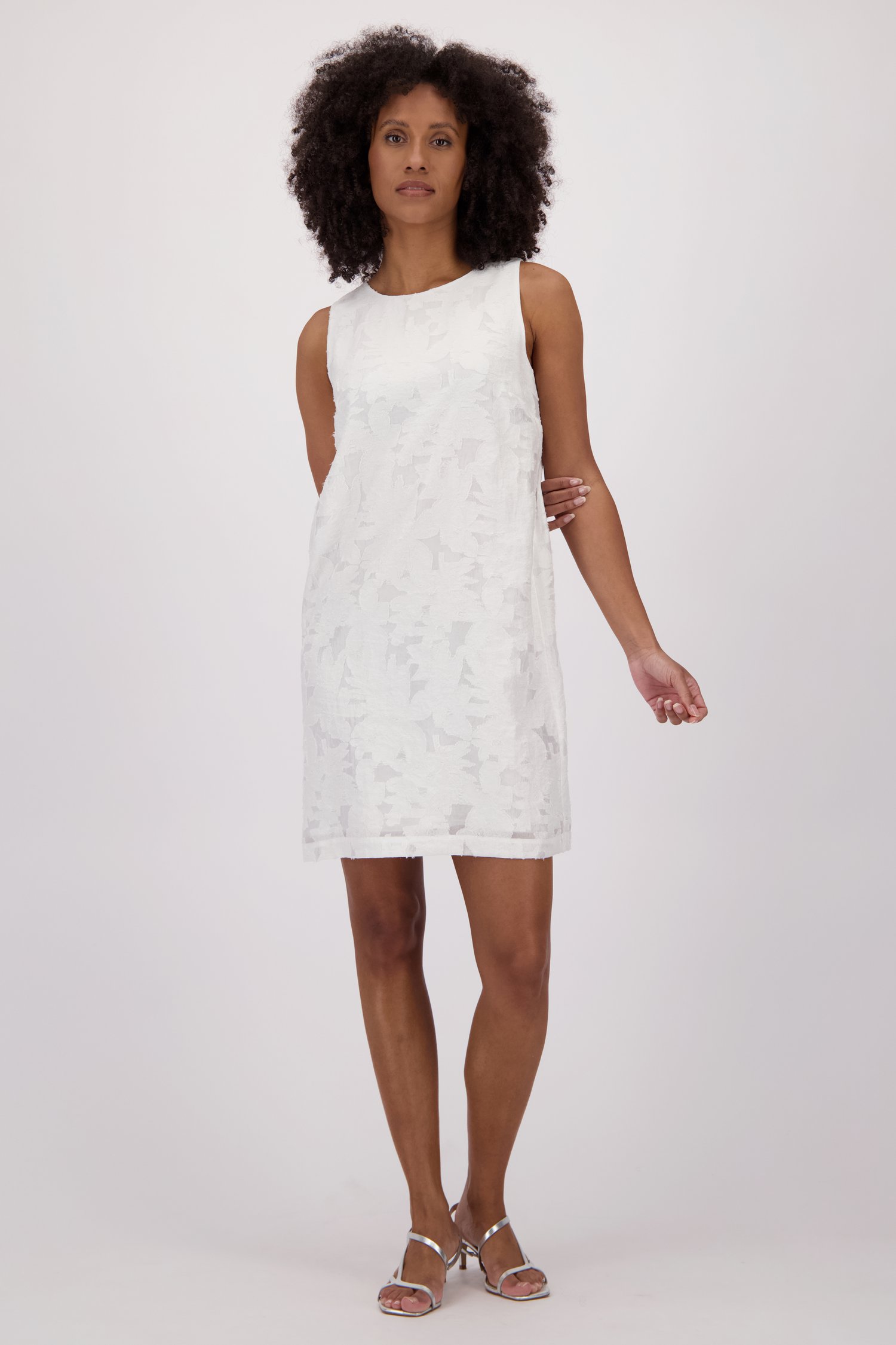 Achterkant van Wit mouwloos kleedje met broderie door Louise voor Dames