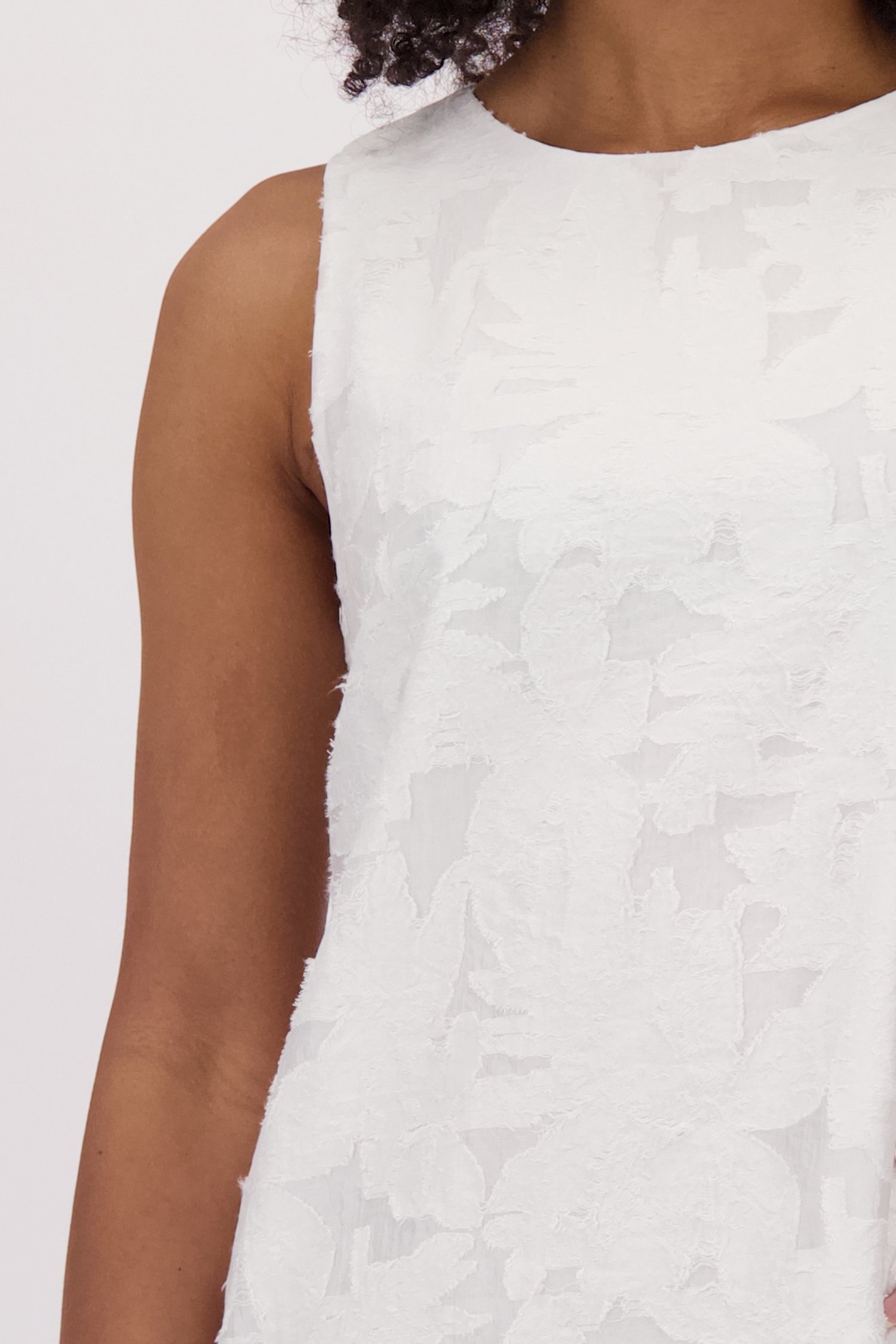 Extra foto 1 van Wit mouwloos kleedje met broderie door Louise voor Dames