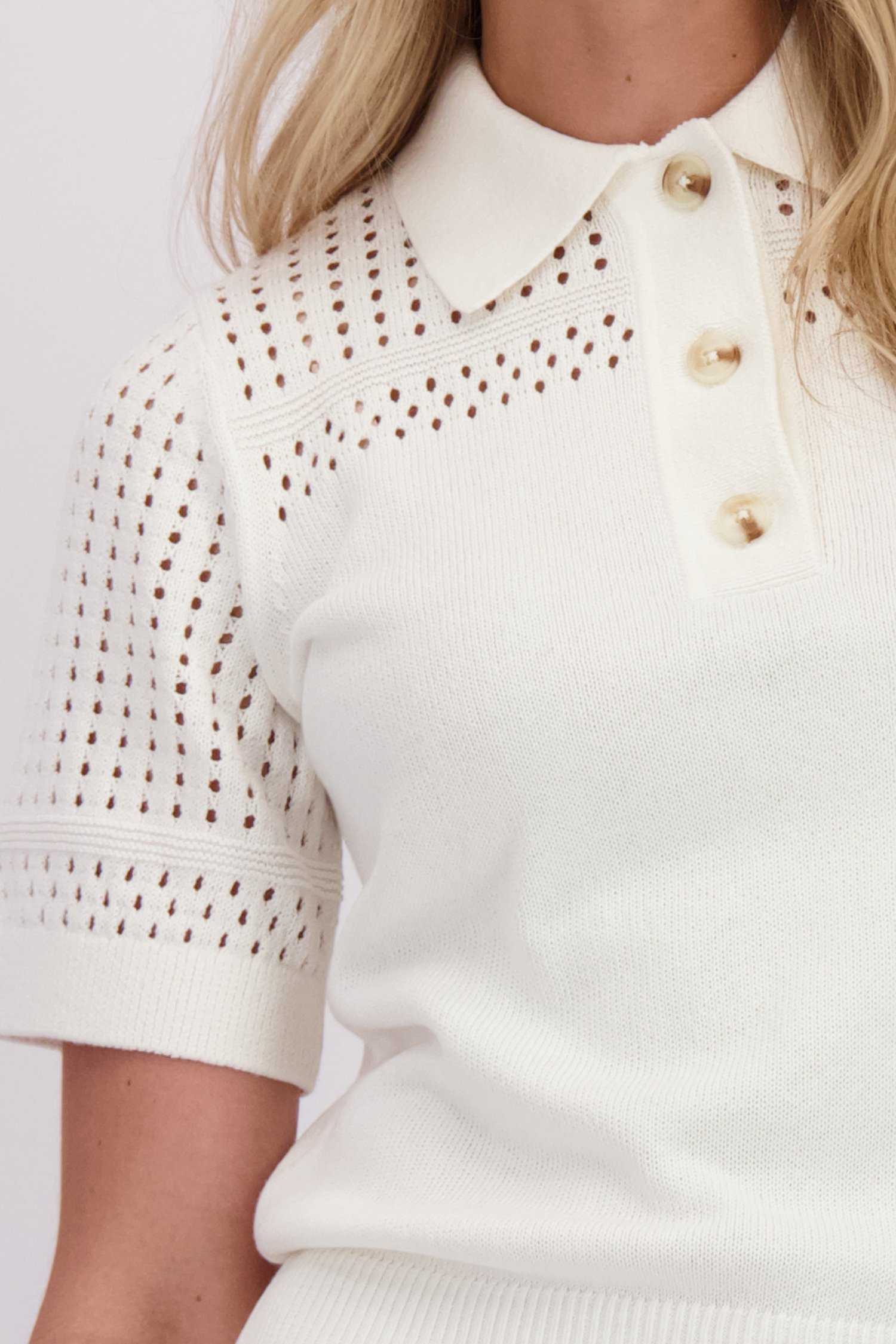 Detail van Wit truitje met opengewerkt breipatroon door Liberty Loving nature voor Dames