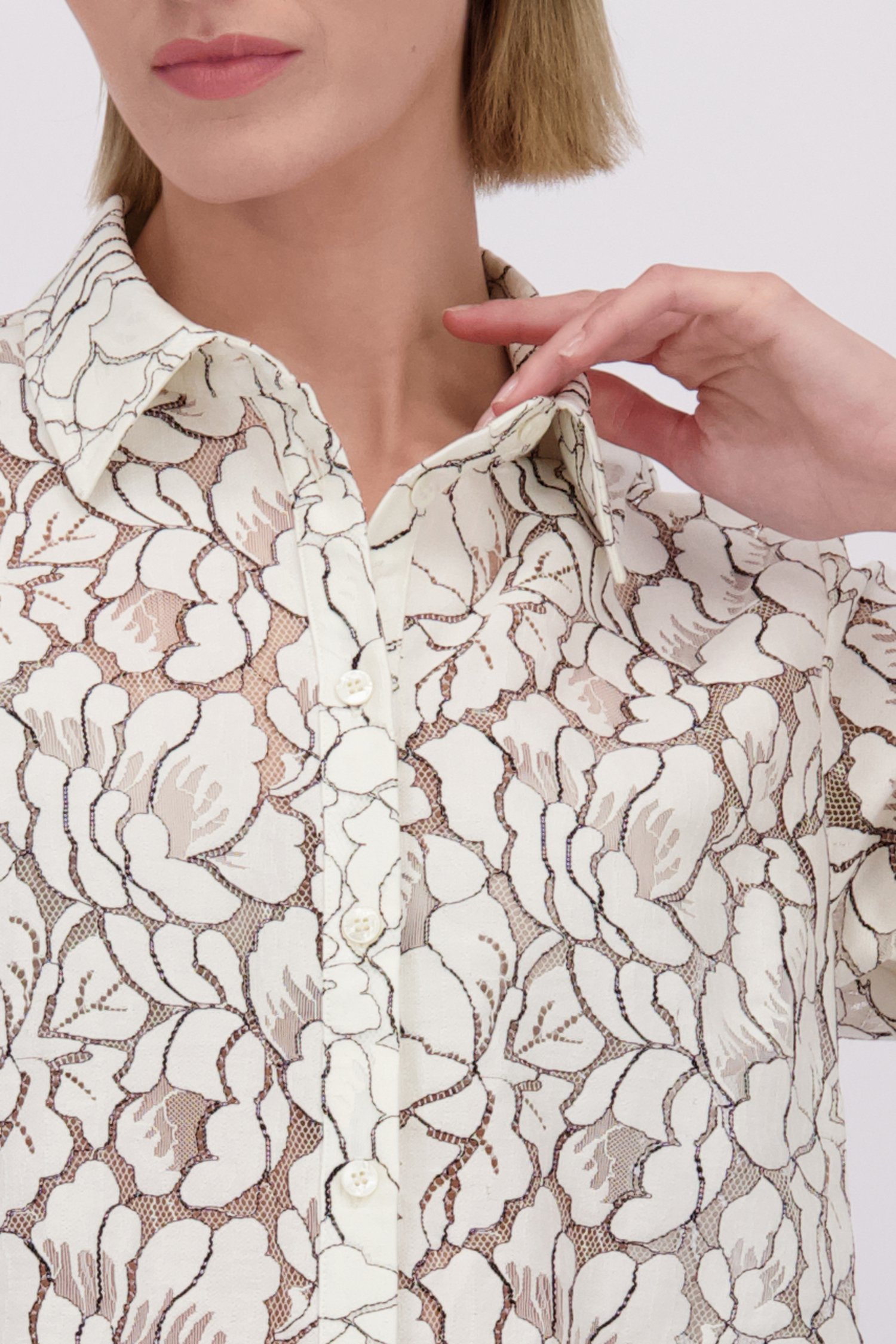 Detail van Witte blouse met broderie door D'Auvry voor Dames