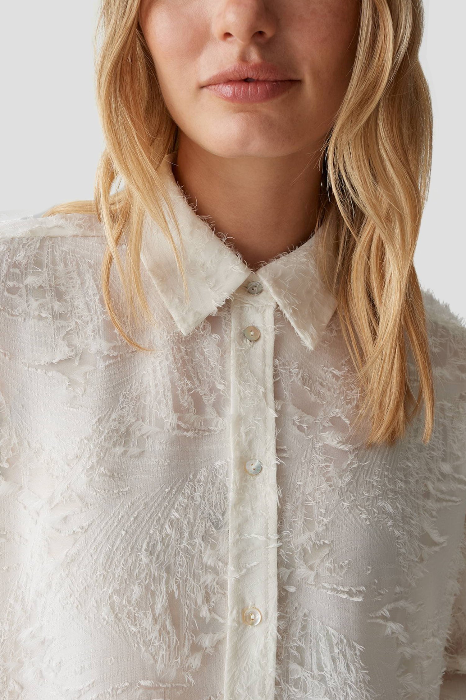 Detail van Witte blouse met fijne franjes door Opus voor Dames