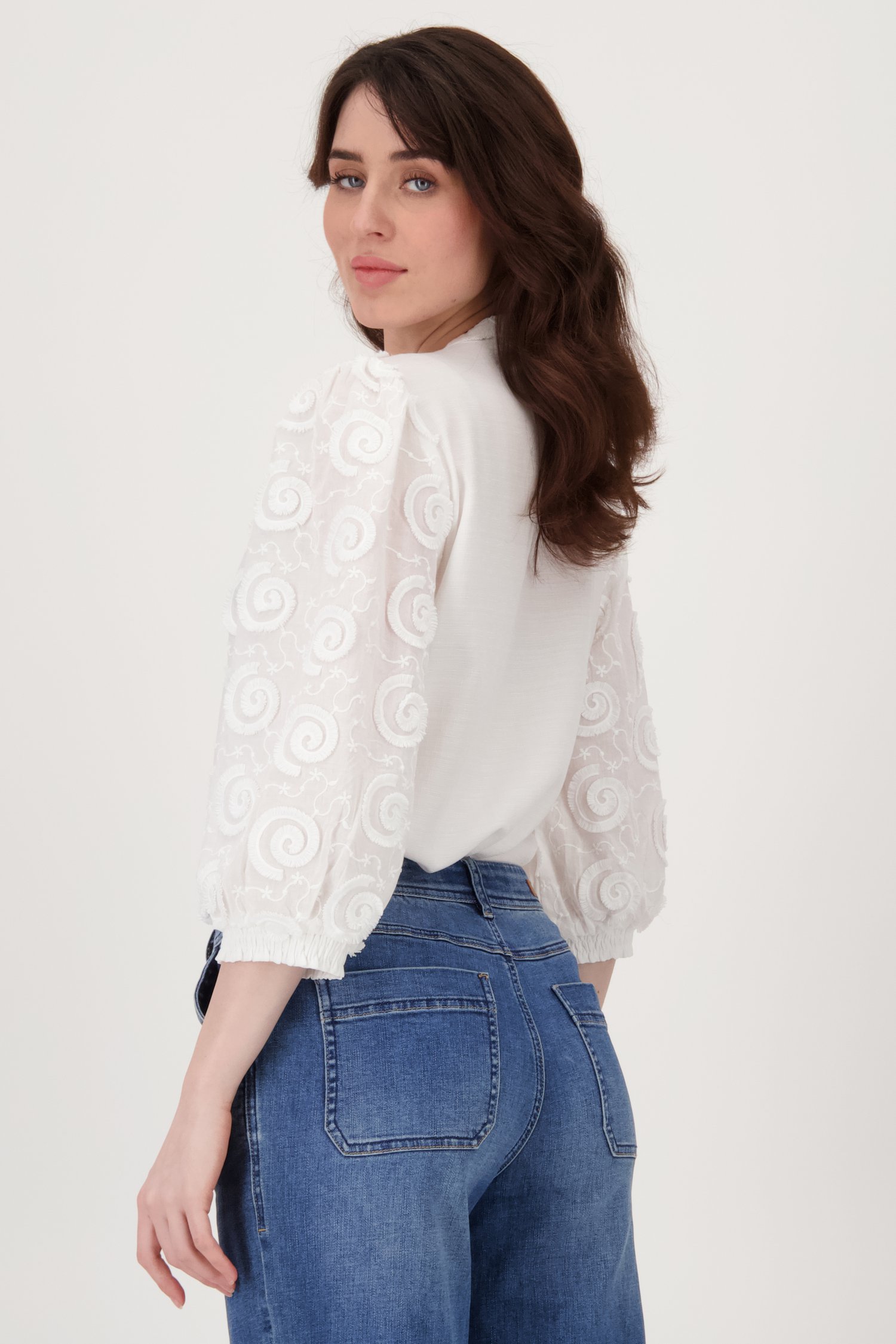 Witte blouse met sierlijk geborduurd motief van Geisha voor Dames