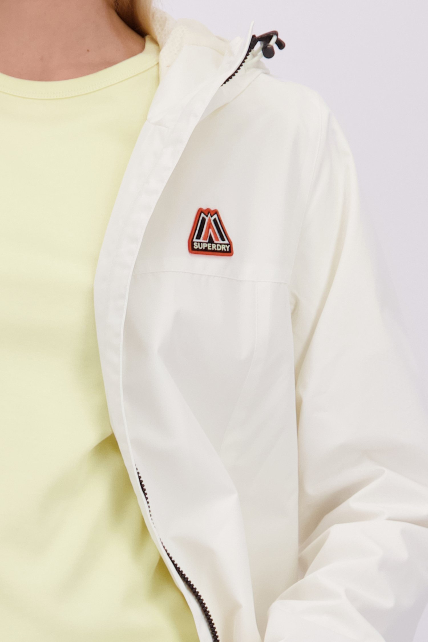 Detail van Witte regenjas door Superdry voor Dames
