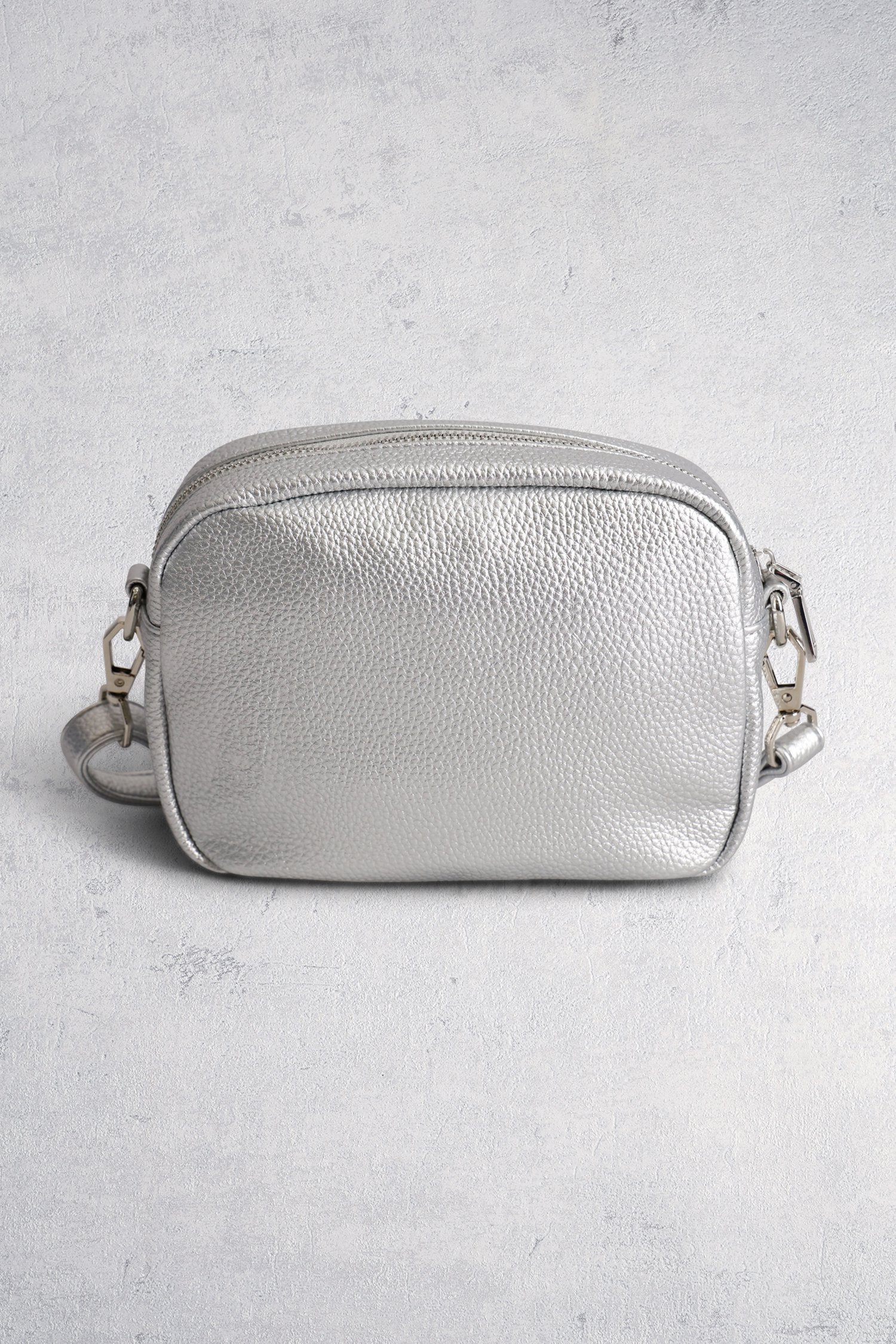 Achterkant van Zilveren schoudertas door Liberty Island voor Dames