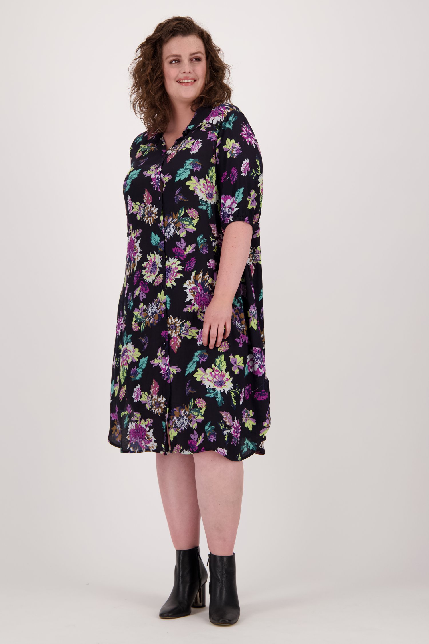 Zwart kleedje met kleurrijke bloemenprint van Only Carmakoma voor Dames