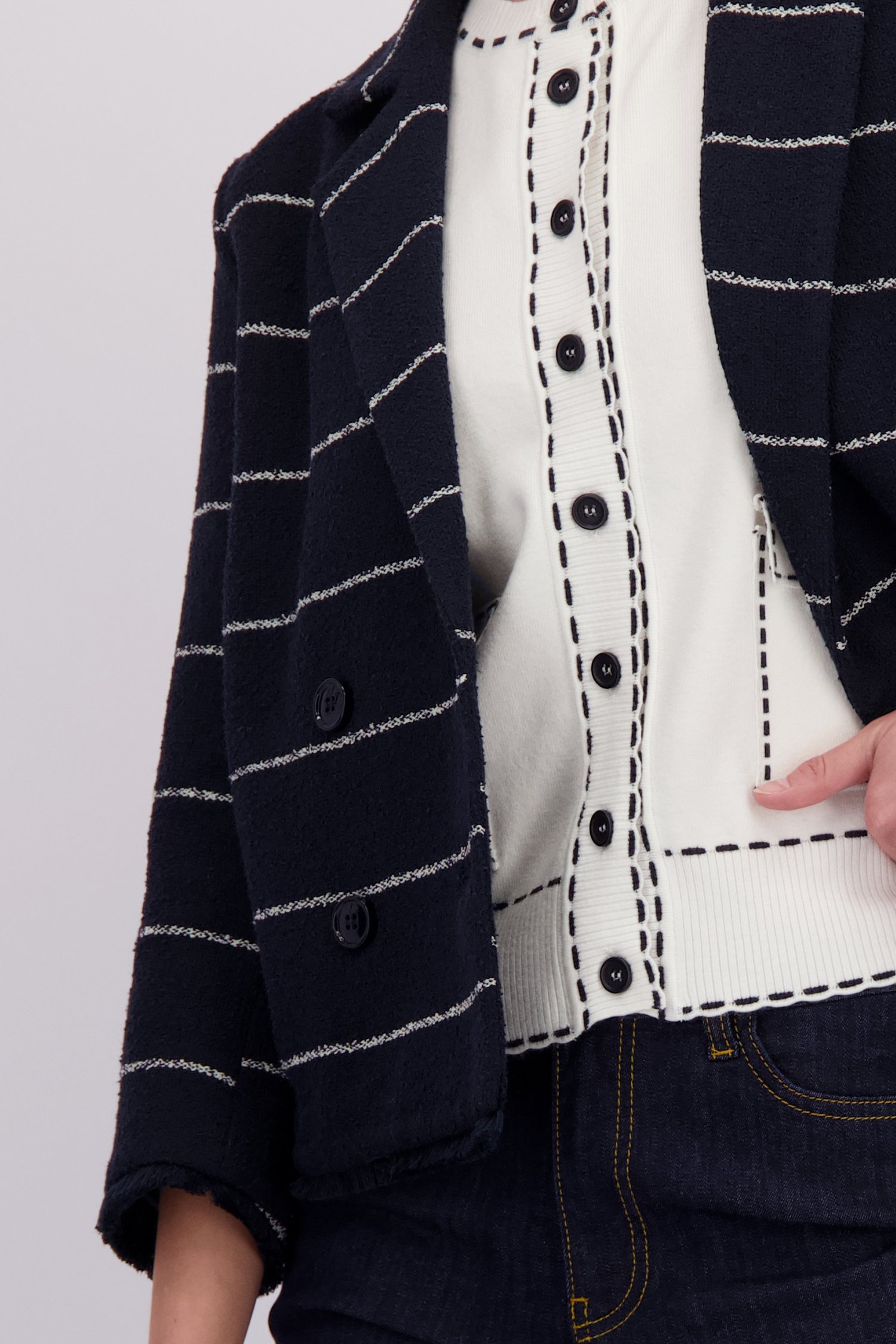 Detail van Zwart vestje met strepen door More & More voor Dames