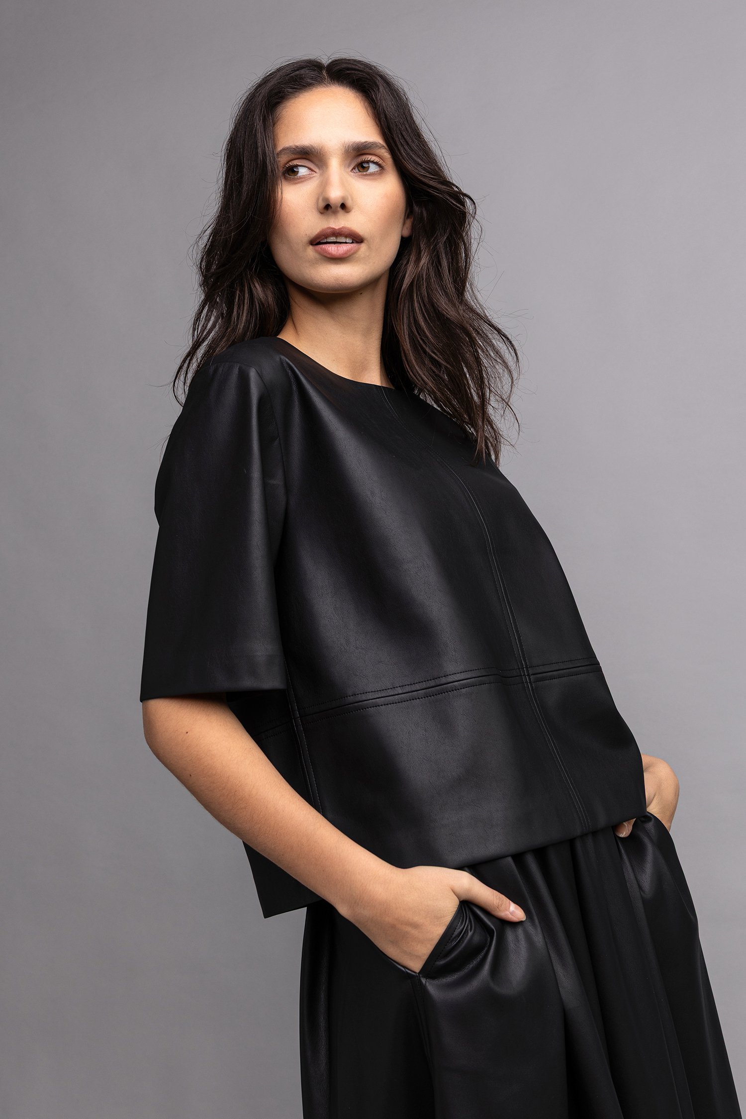 Extra foto 4 van Zwarte blouse met leather look door Louise voor Dames