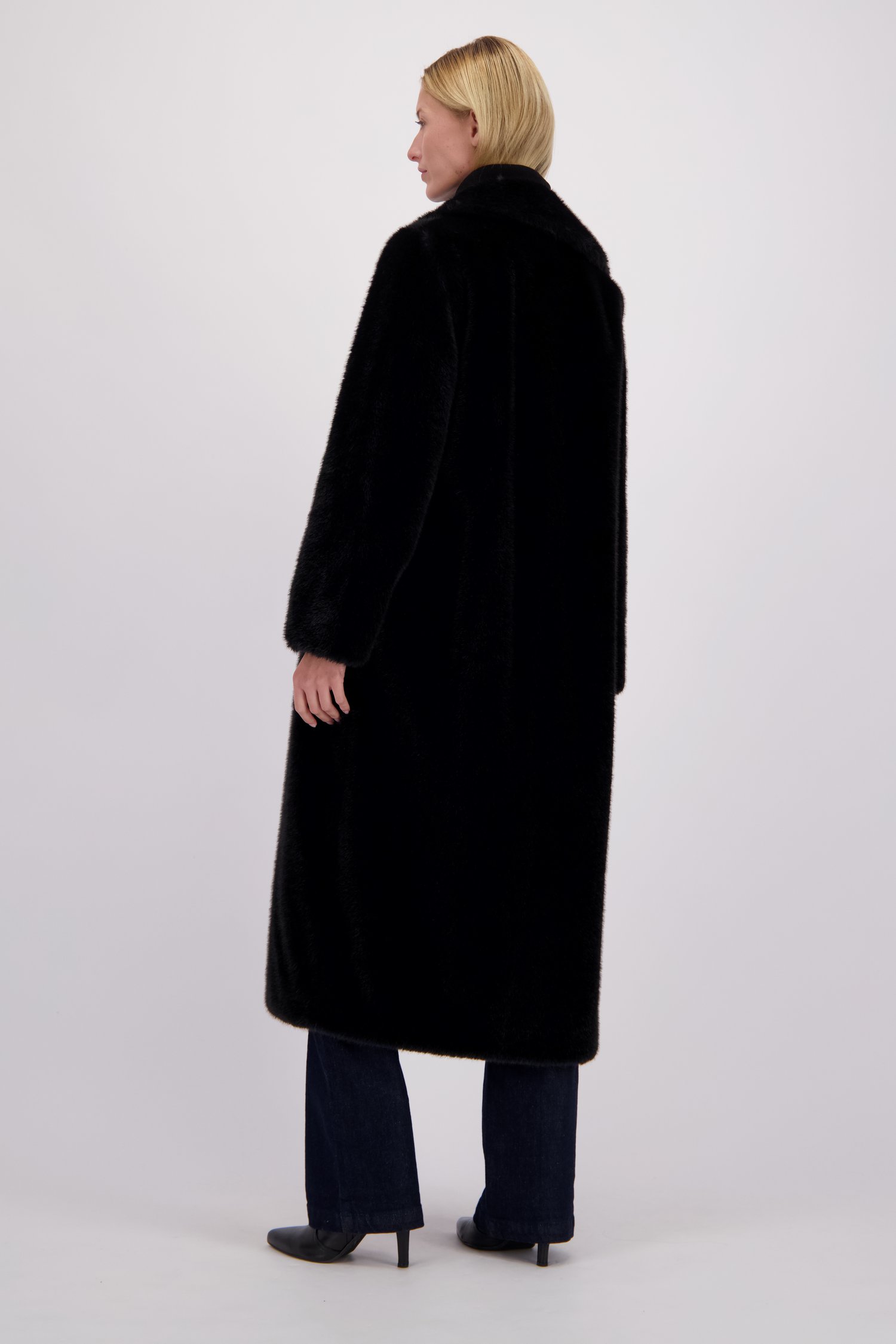 Achterkant van Zwarte faux fur jas door D'Auvry voor Dames