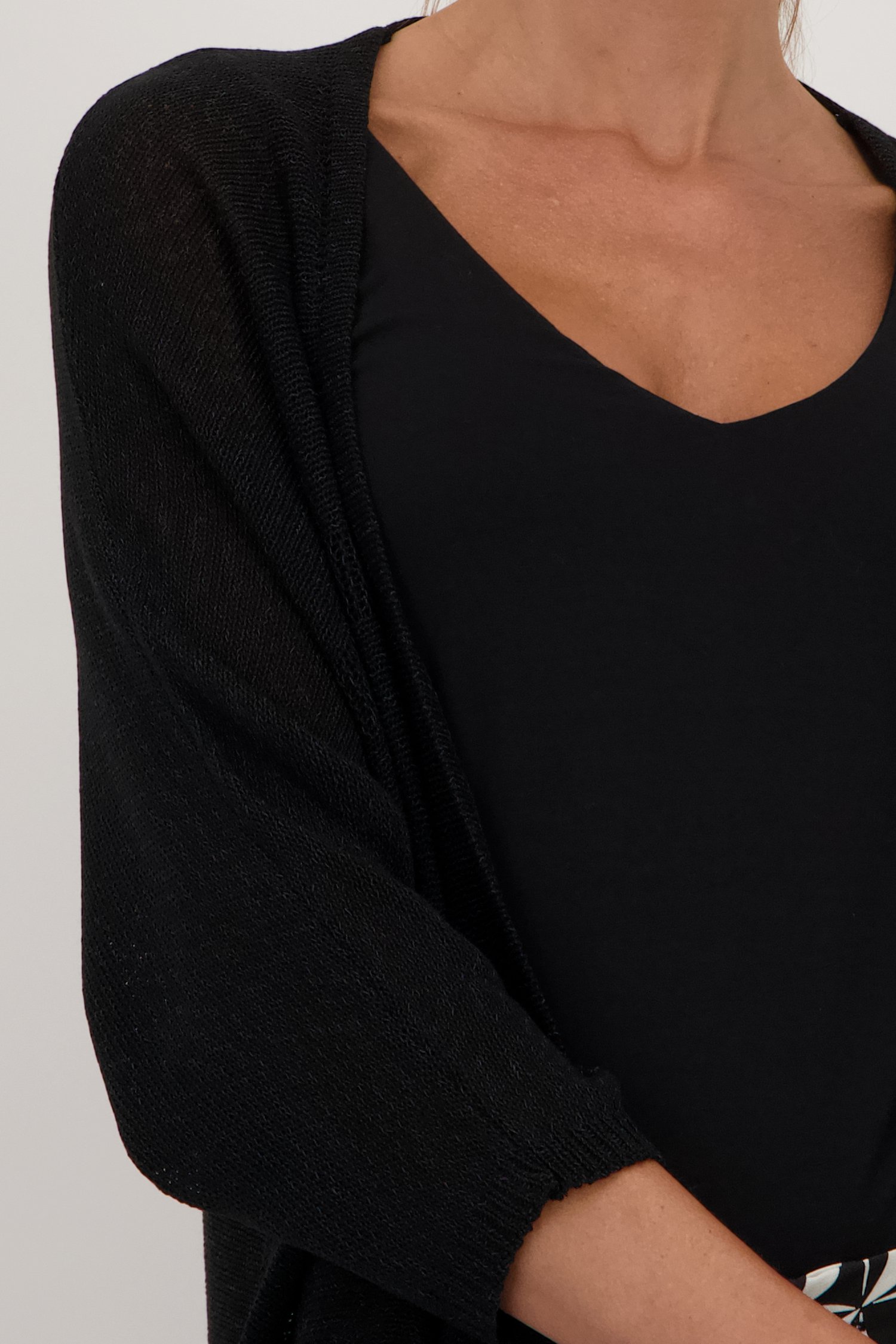 Detail van Zwarte gebreide cardigan  door More & More voor Dames