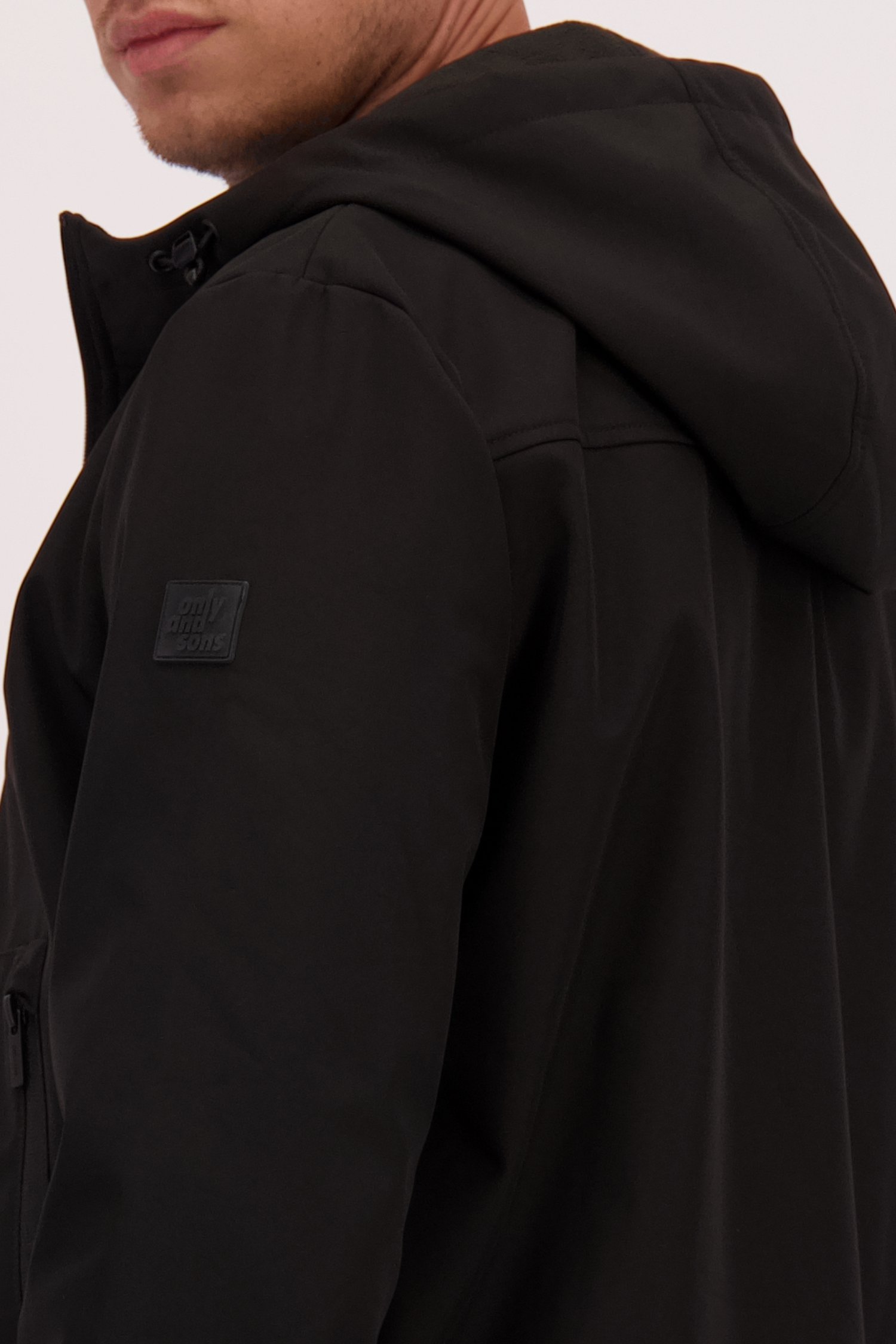 Detail van Zwarte gevoerde jas met kap door Only & Sons voor Heren