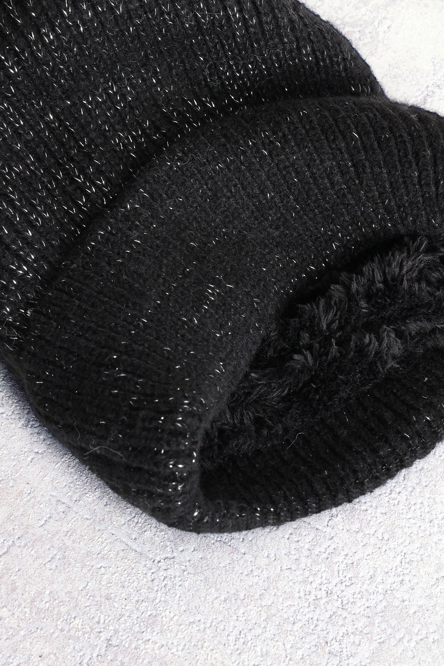 Productfoto 1 van Zwarte muts met glitterdraad door Liberty Island voor Dames