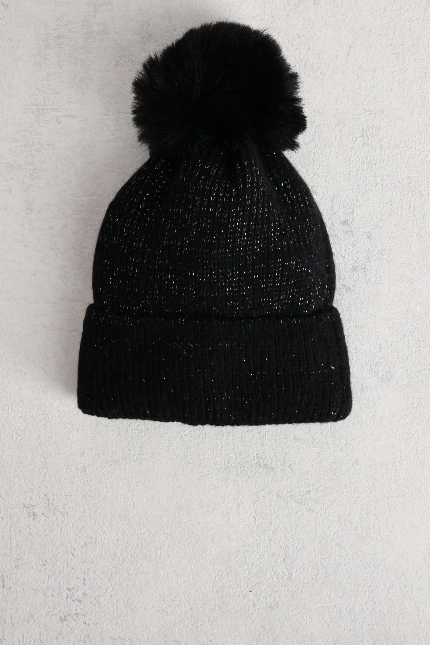 Voorkant van Zwarte muts met glitterdraad door Liberty Island voor Dames