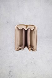Detail van Beige portemonnee met leather look door Laurent David voor Dames