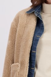 Detail van Beige teddy jas met denim door Geisha voor Dames