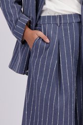 Detail van Blauw-wit gestreepte bermuda met denim look door Louise voor Dames