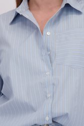 Detail van Blauwe blouse met beige en witte strepen door Kaffe Curve voor Dames