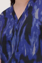 Detail van Blauwe blouse met print door ONLY Carmakoma voor Dames