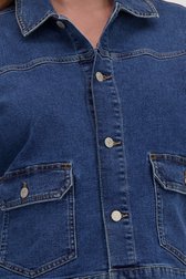 Detail van Blauwe jeansvest door ONLY Carmakoma voor Dames