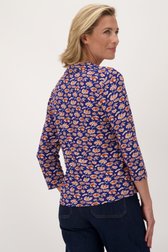 Blauwe polo met oranje bloemen van Claude Arielle voor Dames