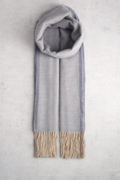 Voorkant van Blauwgrijze sjaal met beige franjes door Liberty Island voor Dames