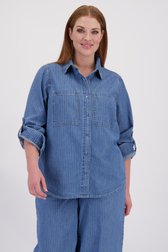 Le devant de Blouse en denim bleue à motif rayé blanc de ONLY Carmakoma pour Femmes