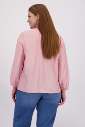 Le dos de Blouse rose clair avec broderie anglaise de ONLY Carmakoma pour Femmes