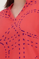 Détail de Blouse rose corail à motif violet de ONLY Carmakoma pour Femmes