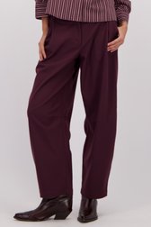 Detail van Bordeauxbruine broek met elastische taille door Louise voor Dames