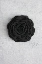 Le devant de Broche fleur noire de Liberty Island pour Femmes