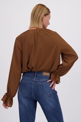 Achterkant van Bruine blouse met ruffles  door More & More voor Dames