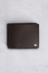 Voorkant van Bruine lederen portemonnee  door Tommy Hilfiger voor Heren