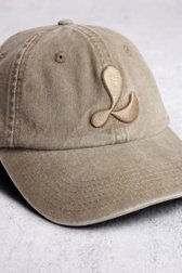 Le dos de Casquette beige à effet délavé de Louise pour Femmes