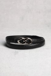 Le devant de Ceinture noire en cuir avec structure crocodile de Louise pour Femmes