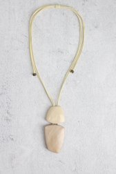 Le devant de Collier écru avec pendentif de Liberty Island pour Femmes
