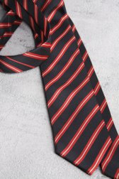 Achterkant van Das met zwart-rood gestreept motief door Louise voor Dames