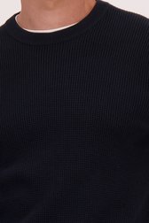 Detail van  Donkerblauwe gebreide trui met ronde hals  door Casual Five voor Heren