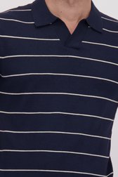 Detail van Donkerblauwe polo met wit gestreept motief door Upper East voor Heren