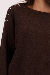Detail van Donkerbruine gebreide trui met studs door Louise voor Dames