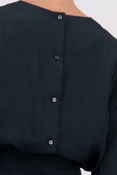 Detail van Donkergroene blouse met subtiel gestreept motief door D'Auvry voor Dames