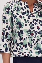 Detail van Ecru blouse met groene print door Claude Arielle voor Dames