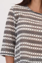 Detail van Ecru-zwart gebreid T-shirt met bloemenmotief door JDY voor Dames