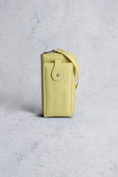 Voorkant van Geel telefoontasje met portemonnee door Liberty Island voor Dames