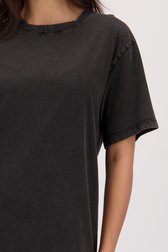 Detail van Gewassen grijs T-shirt kleed door Louise voor Dames