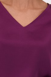 Detail van Glanzende paarse blouse  door Claude Arielle voor Dames
