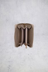 Detail van Goudkleurige portemonnee met leather look door Laurent David voor Dames