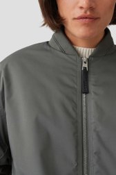 Detail van Grijsgroene bomber jacket  door Opus voor Dames